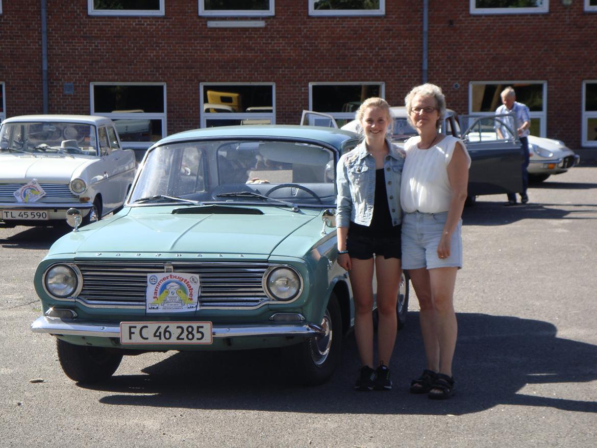 Vauxhall Victor FB - Fruen og datteren deltager i veterantræf i jammerbugt billede 8