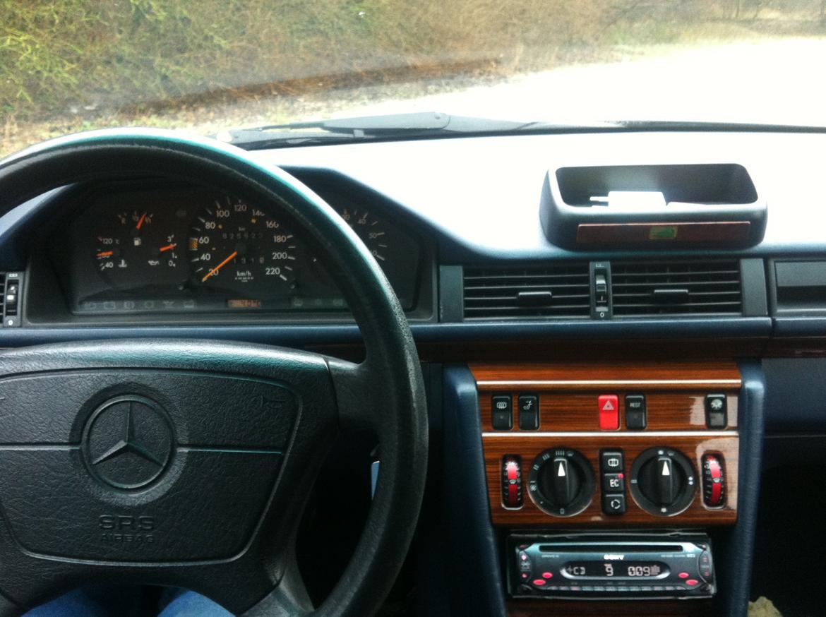 Mercedes Benz E300 billede 1