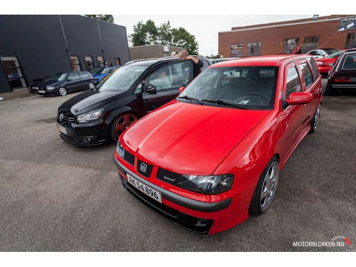 {{currentPhoto.altText}} billede {{currentPhoto.number}}