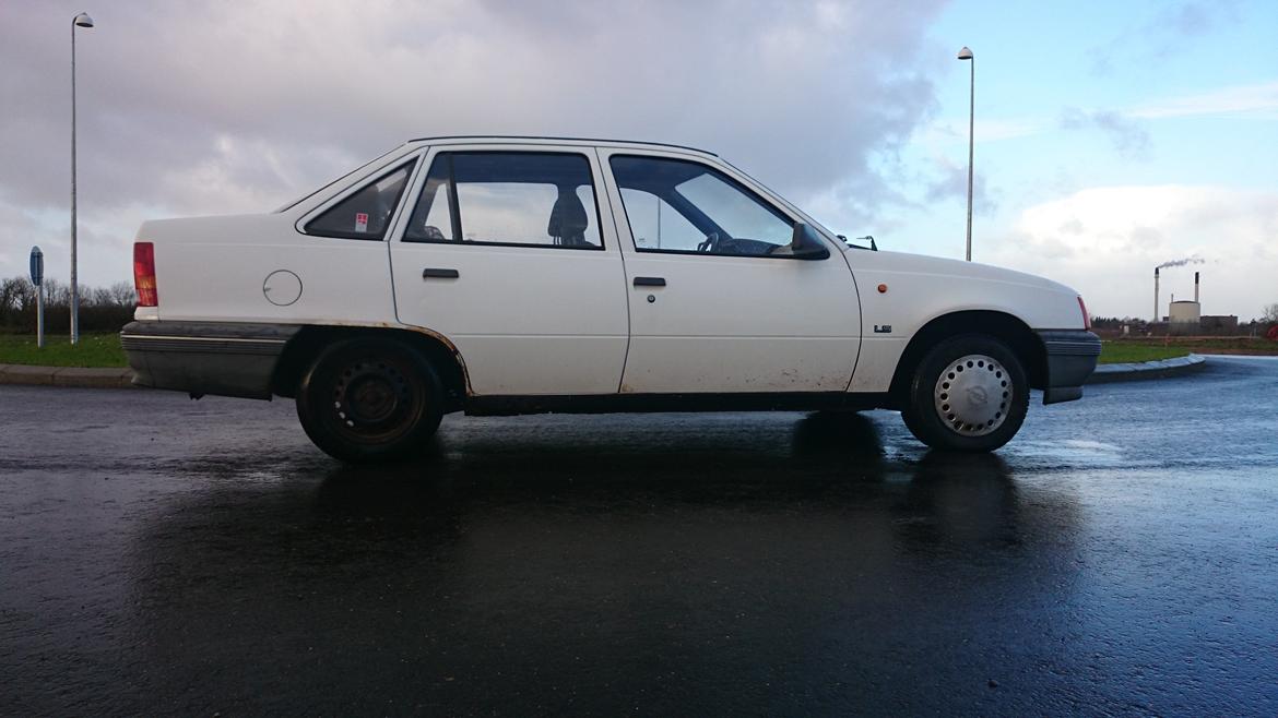 Opel Kadett E Sedan billede 2