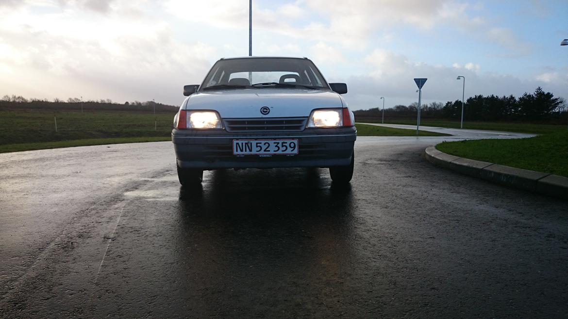 Opel Kadett E Sedan billede 4