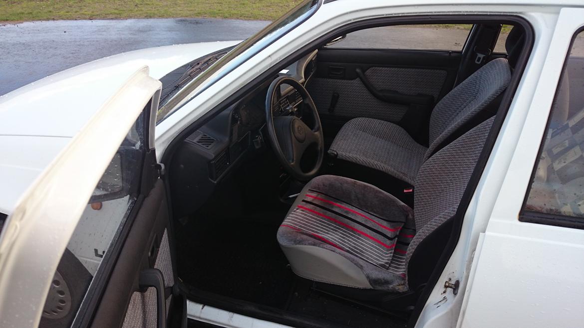 Opel Kadett E Sedan billede 8