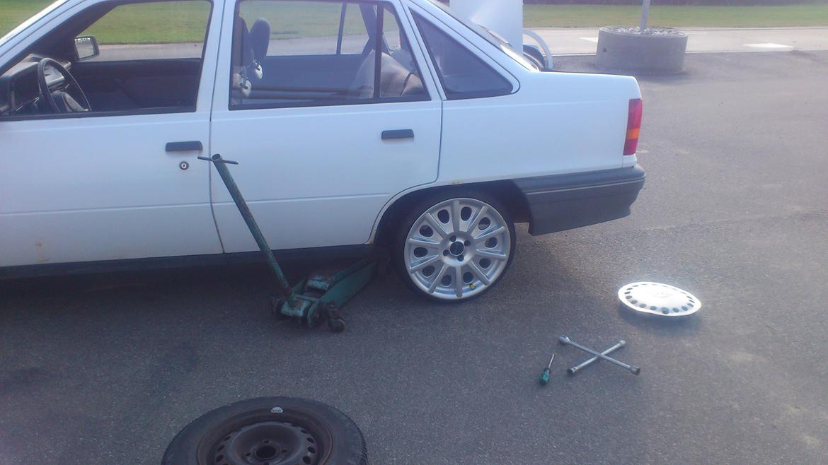 Opel Kadett E Sedan billede 14