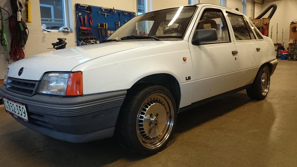 Opel Kadett E Sedan billede 18