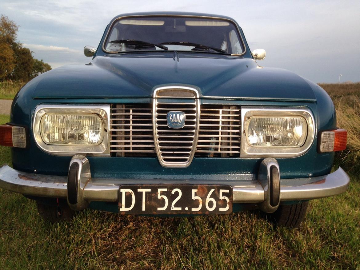 Saab 96 V4 - Bilen kører med de originale sorte nummerplader den blev født med i 1975 billede 1