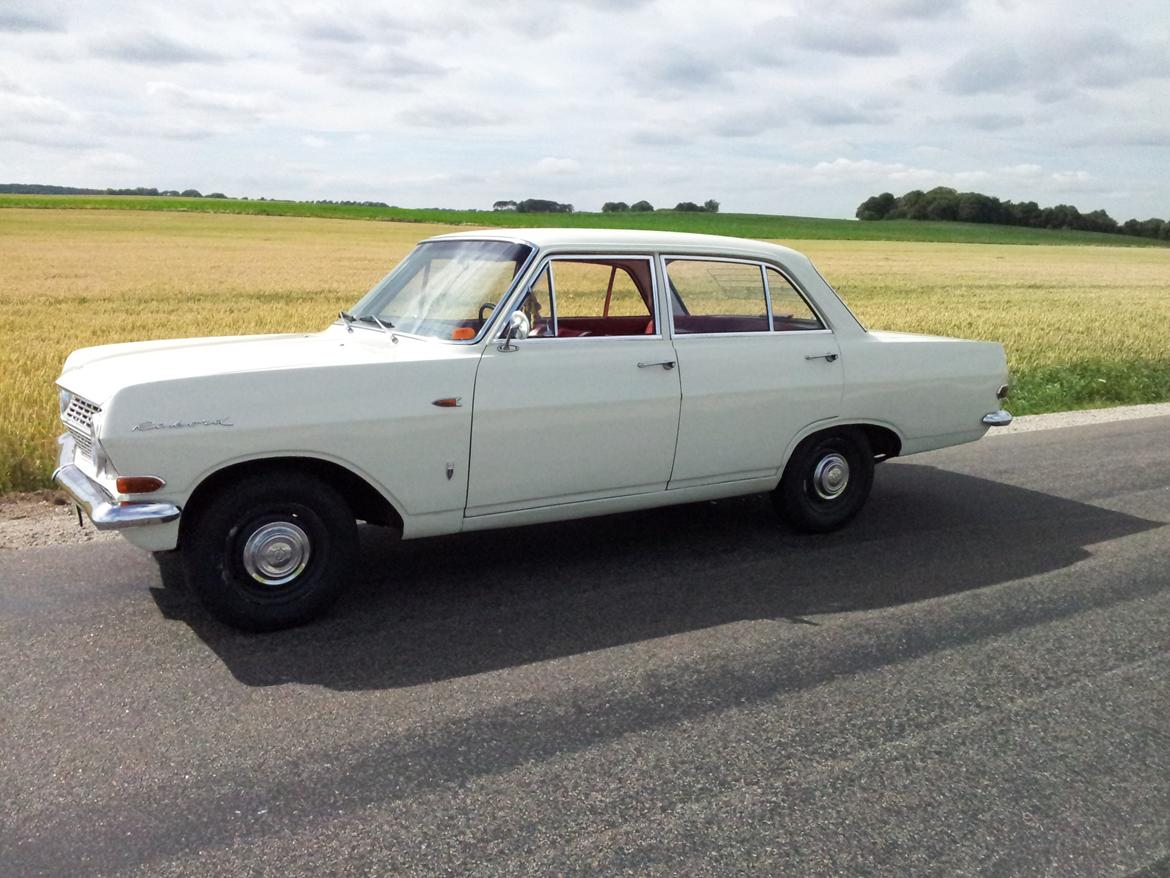 Opel Rekord A-4dørs billede 1