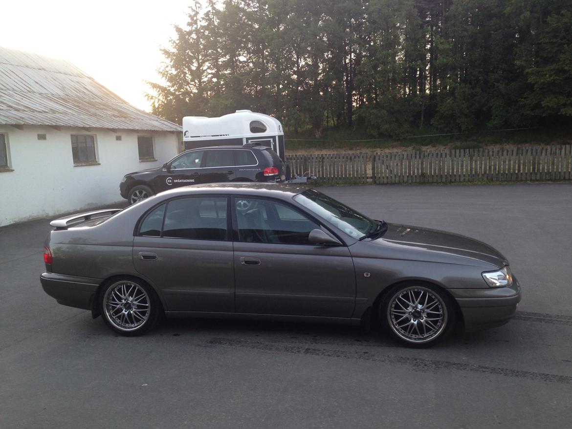 Toyota Carina E billede 1