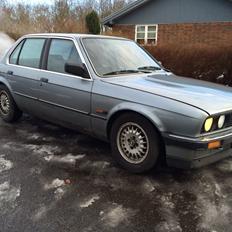 BMW E30 - 320i