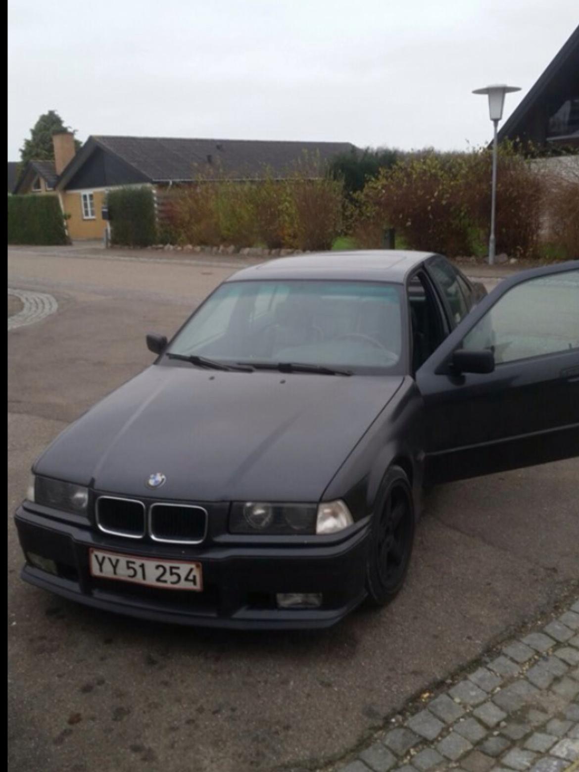BMW 325i SOLGT! billede 1