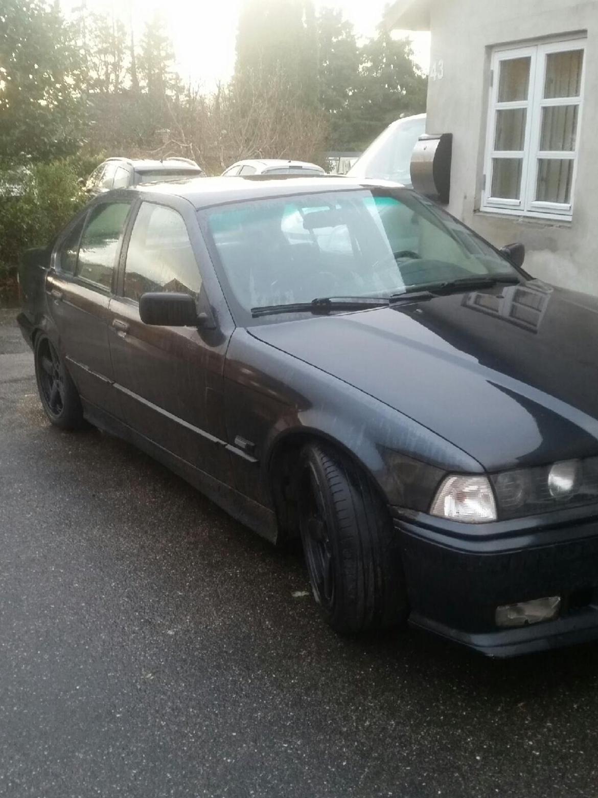 BMW 325i SOLGT! billede 2