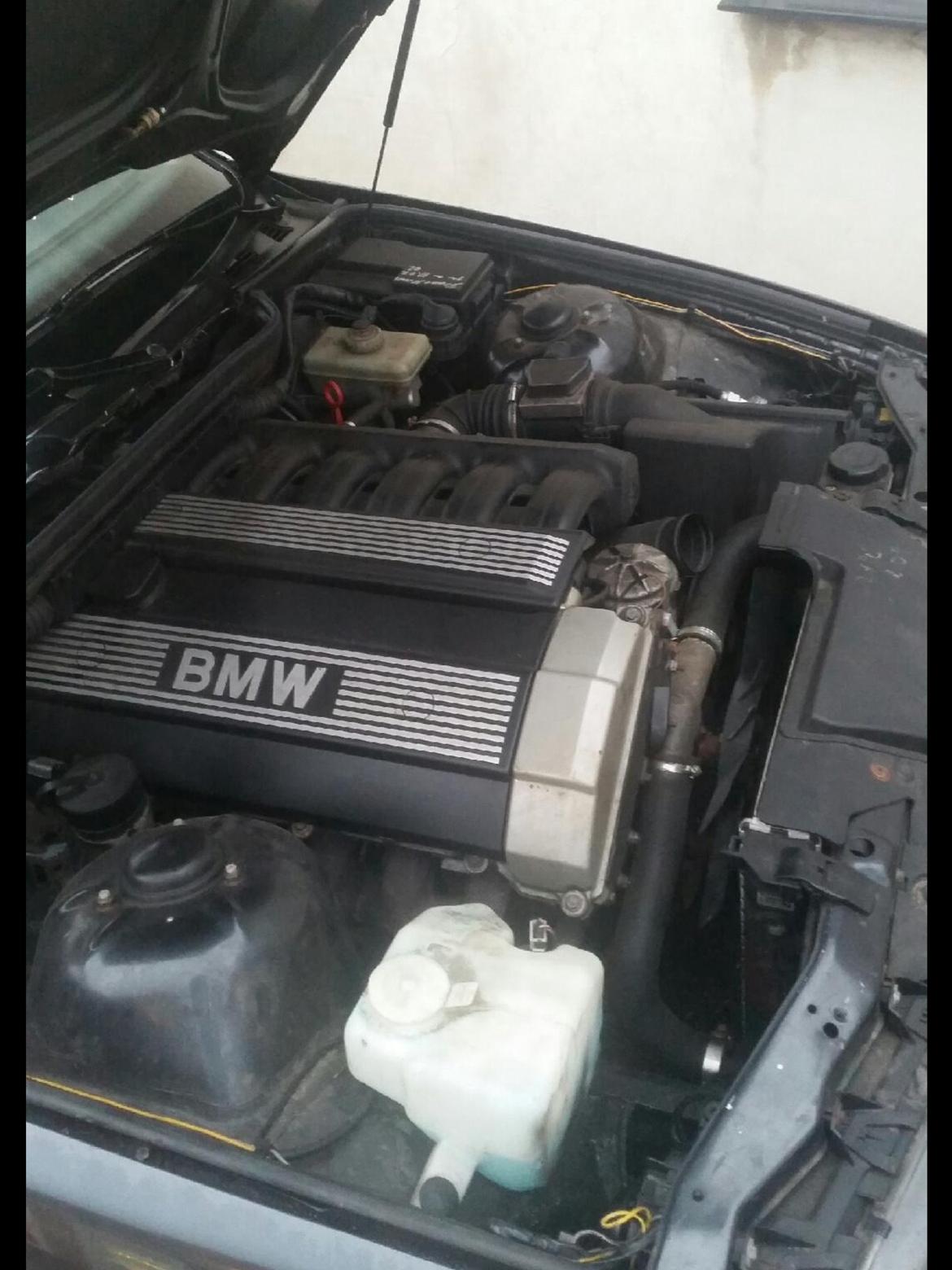 BMW 325i SOLGT! billede 8