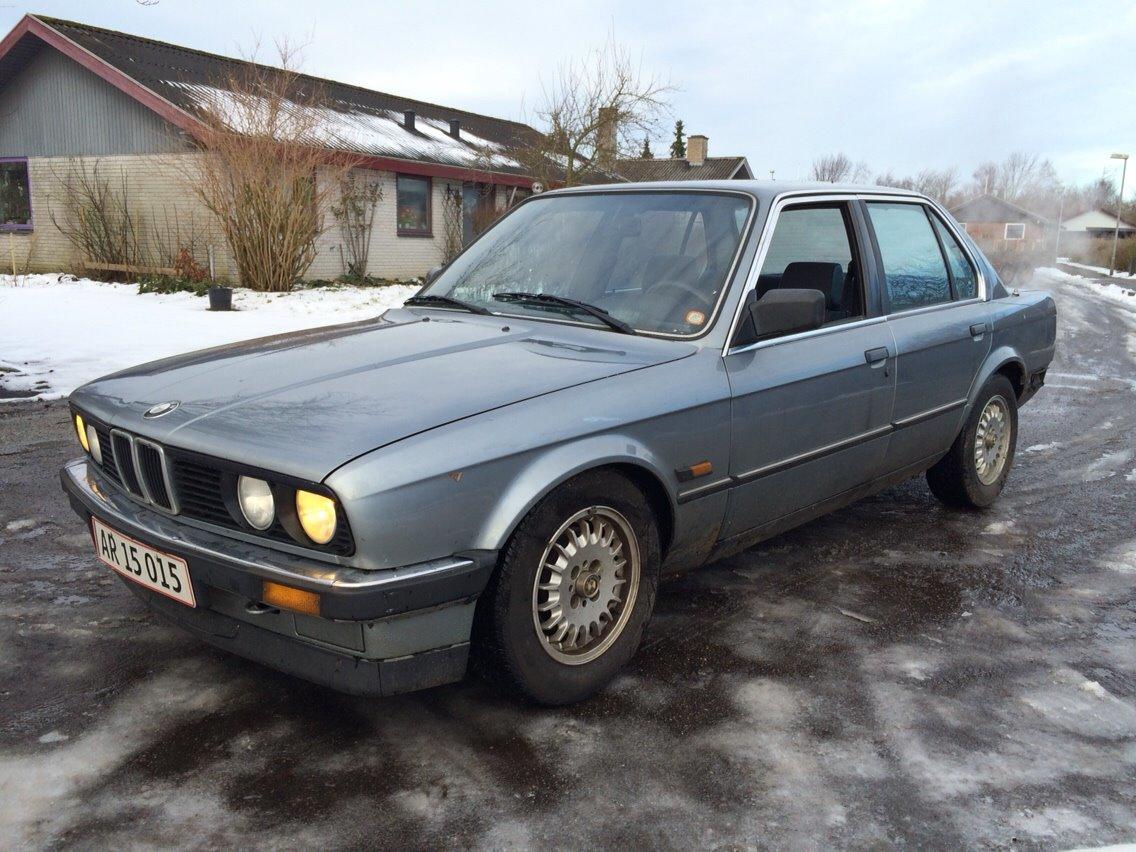 BMW E30 - 320i billede 1