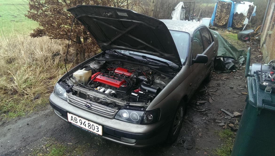 Toyota carina E XLI 1,6 solgt billede 4