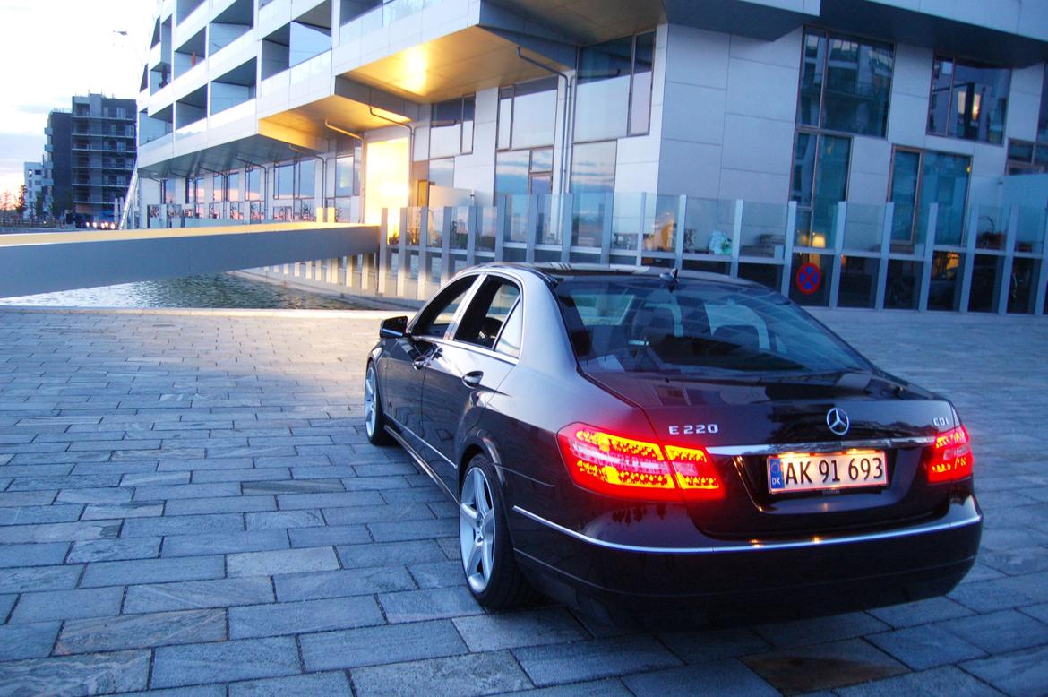 Mercedes Benz E220 BE Avantgarde - Med 19" AMG CLS Fælge - Sommer 2014 billede 3