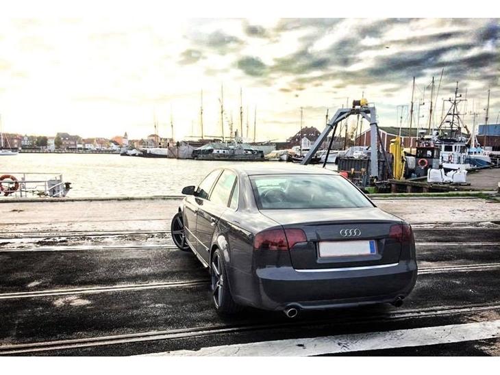 {{currentPhoto.altText}} billede {{currentPhoto.number}}