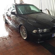 BMW E39 520i