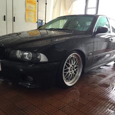 BMW E39 520i
