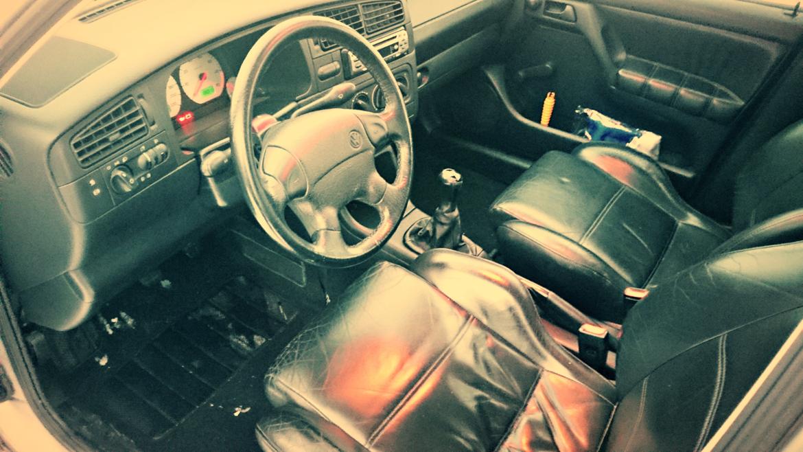 VW Golf Variant - Måske ikke det bedste billede, men det giver da en idé om hvordan kabinen er :-) billede 7