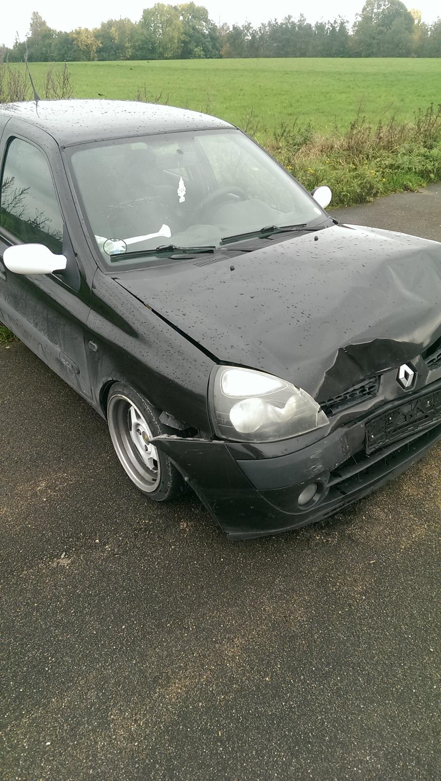 Renault Clio DCI (totalskadet)  billede 12