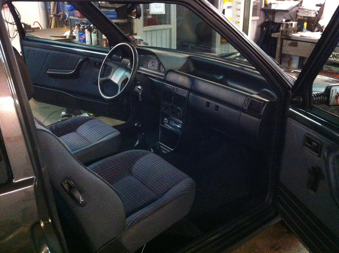 Fiat Uno start 1,0 ie - utroligt velholdt kabine med kun 2 små felj i stoffet. billede 3
