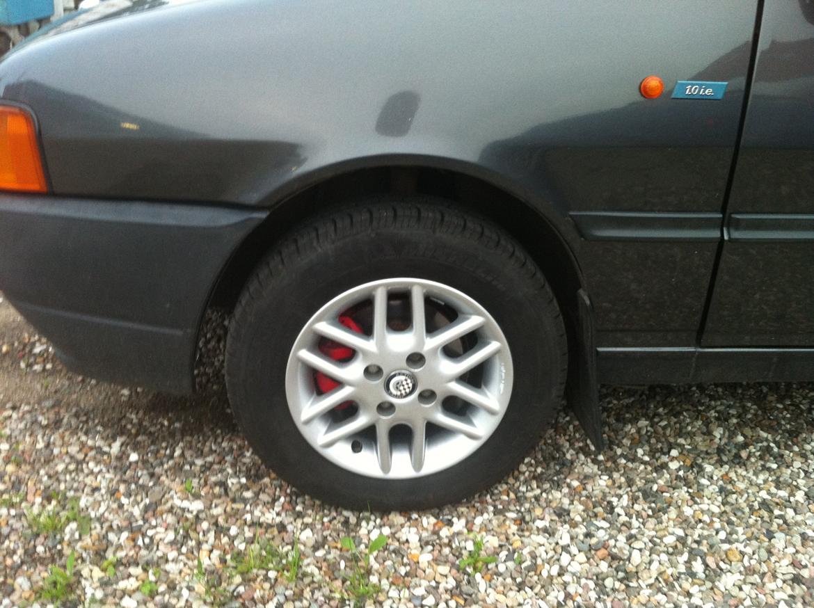 Fiat Uno start 1,0 ie - Italianere skal have røde frække calipere. små og nuttet:) billede 5