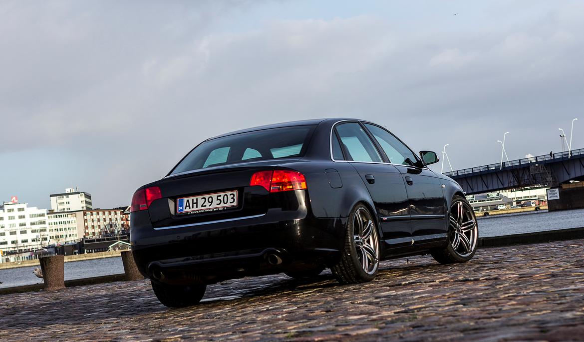 Audi A4 2,0T S-line <SOLGT> billede 8