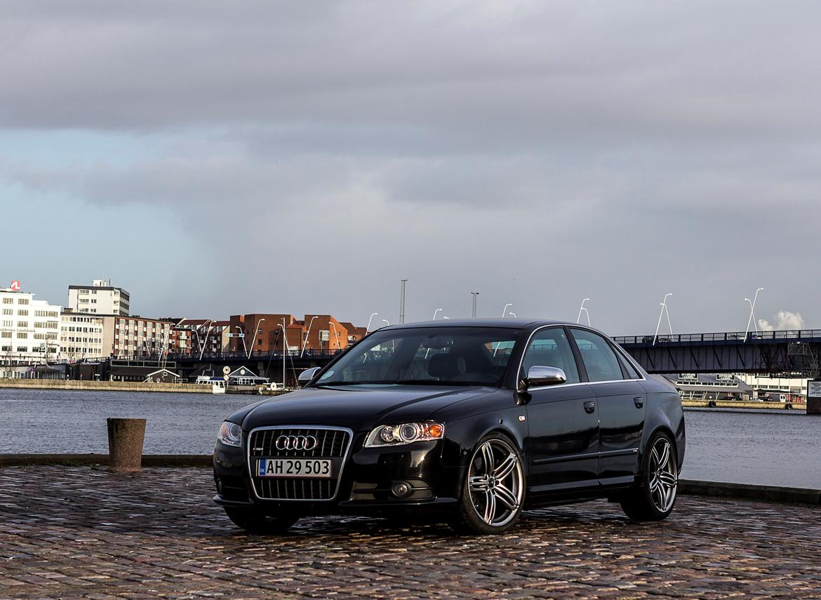 Audi A4 2,0T S-line <SOLGT> billede 4