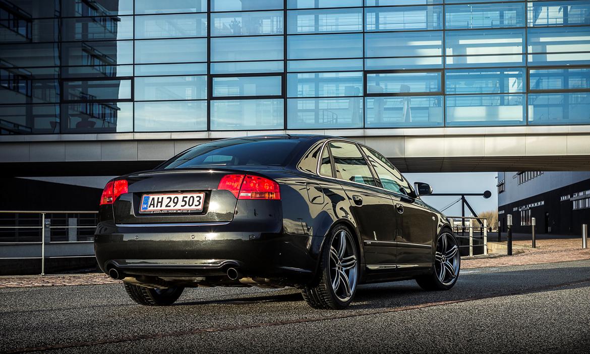 Audi A4 2,0T S-line <SOLGT> billede 2