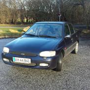 Ford Escort 1.6 16v CLX 5d