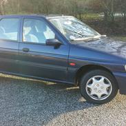 Ford Escort 1.6 16v CLX 5d