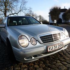 Mercedes Benz E 270 CDI Aut. Elegance stationcar. SOLGT.