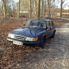 Saab 900i