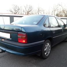 Opel Vectra A 1,8 4d sedan **SOLGT**