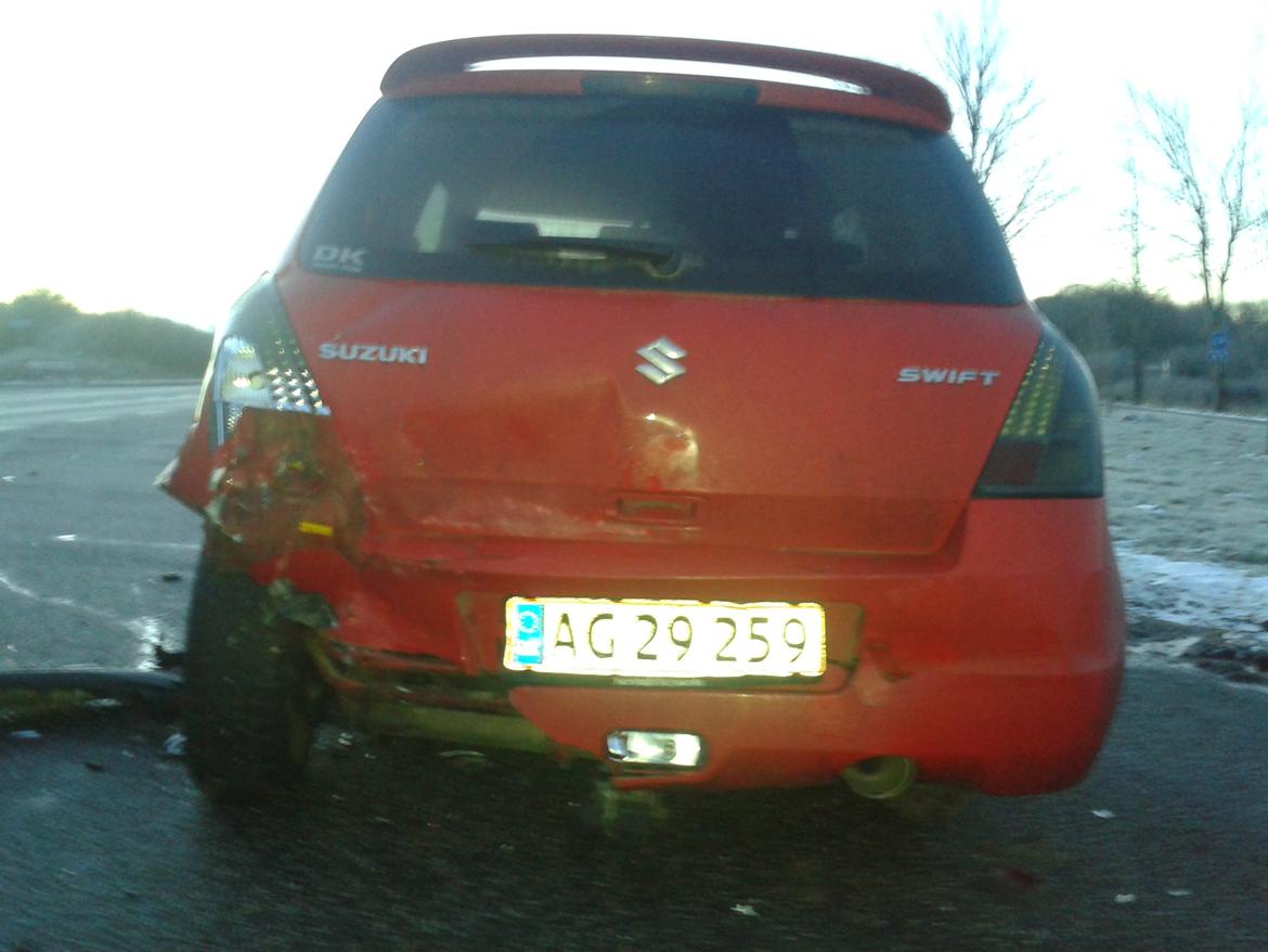 Suzuki Swift GL-A (Totalskadet) - Totalskadet, efter en bil påkørte den bagfra :( billede 20