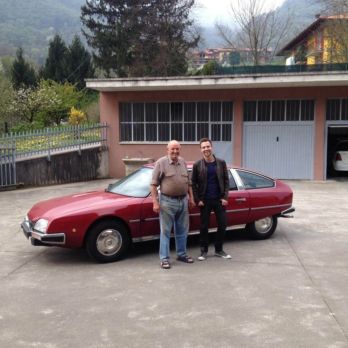 Citroën CX 2000 Pallas - Mig og Fabrisio jeg købte bilen af. Han købte den fra ny i 1979 for 19 millioner lirer billede 4