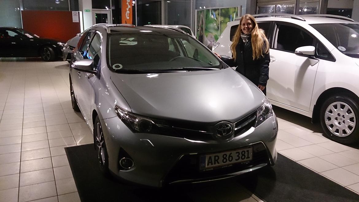 Toyota Auris Touring Sports T2 Premium Comfort Skyview 1G - Konen som er glad for sin nye vogn billede 12