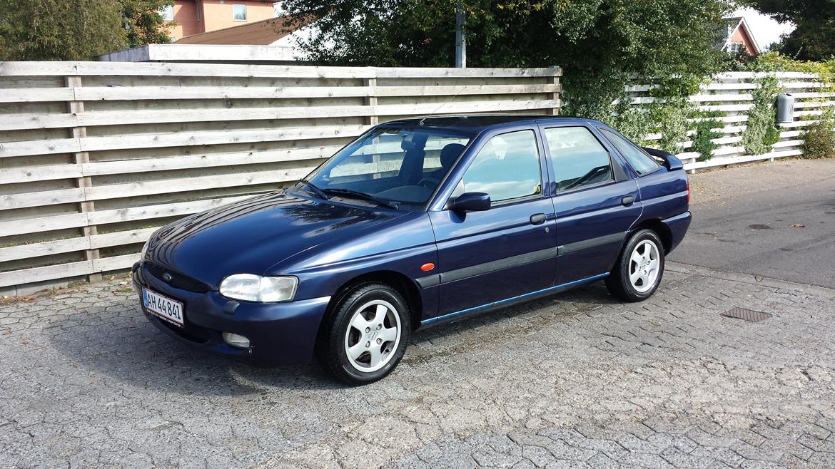 Ford Escort 1.6 16v CLX 5d billede 1