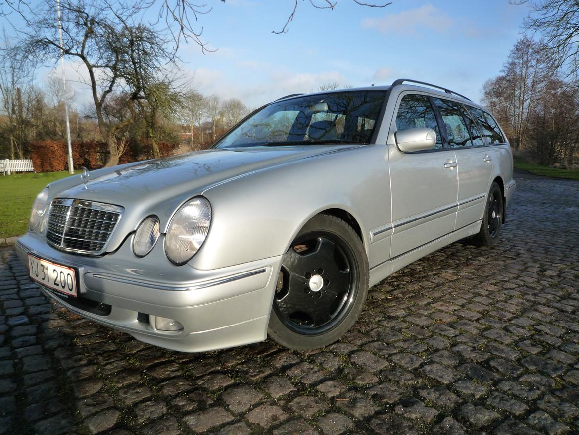 Mercedes Benz E 270 CDI Aut. Elegance stationcar. SOLGT. billede 3