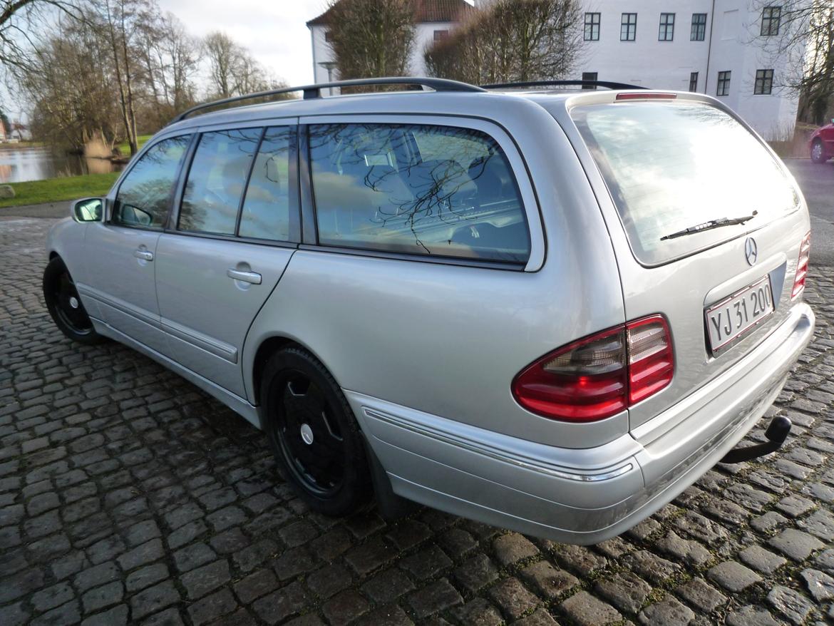 Mercedes Benz E 270 CDI Aut. Elegance stationcar. SOLGT. billede 4