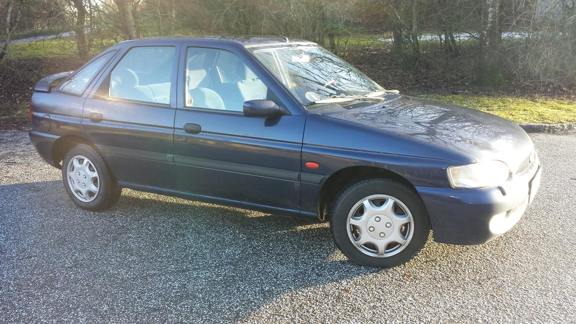 Ford Escort 1.6 16v CLX 5d billede 4
