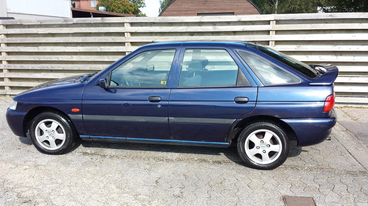 Ford Escort 1.6 16v CLX 5d billede 2