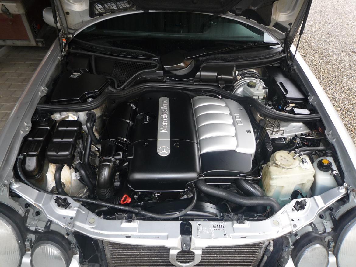 Mercedes Benz E 270 CDI Aut. Elegance stationcar. SOLGT. billede 8