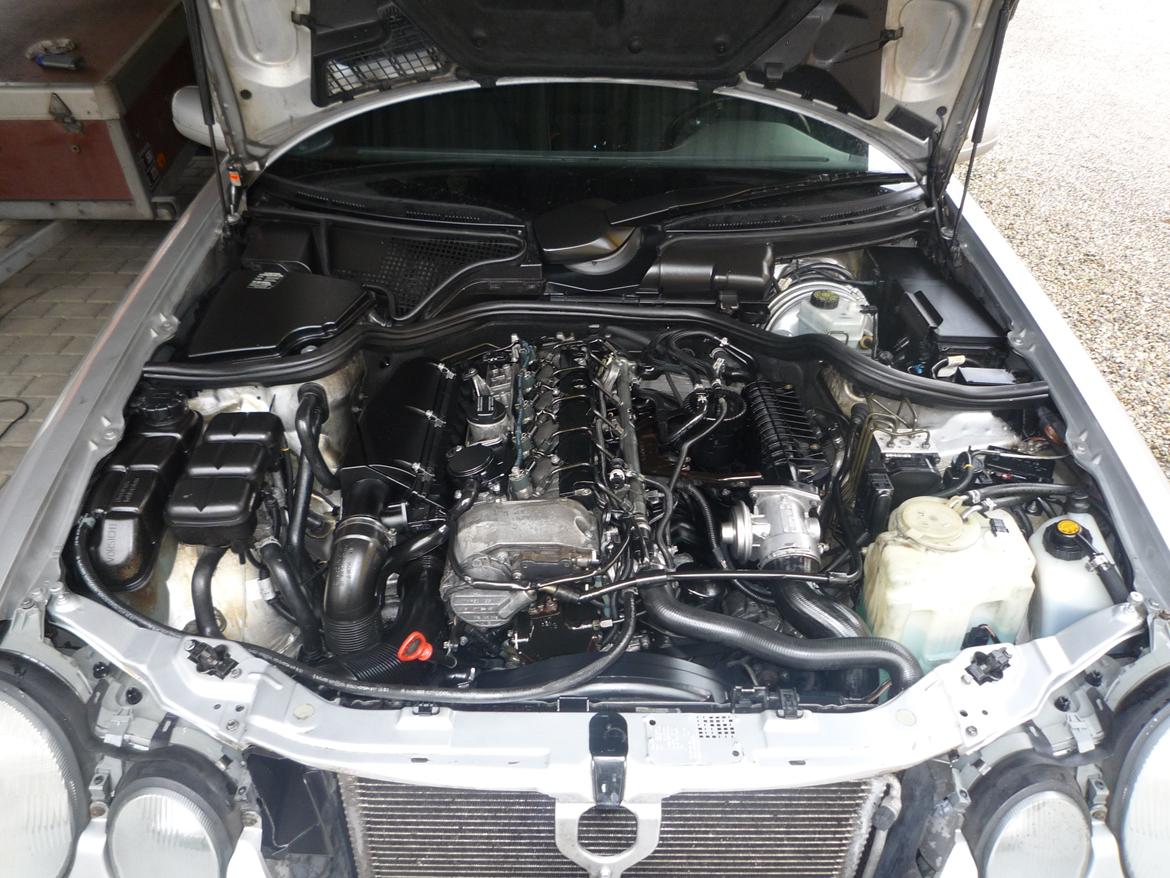 Mercedes Benz E 270 CDI Aut. Elegance stationcar. SOLGT. billede 9