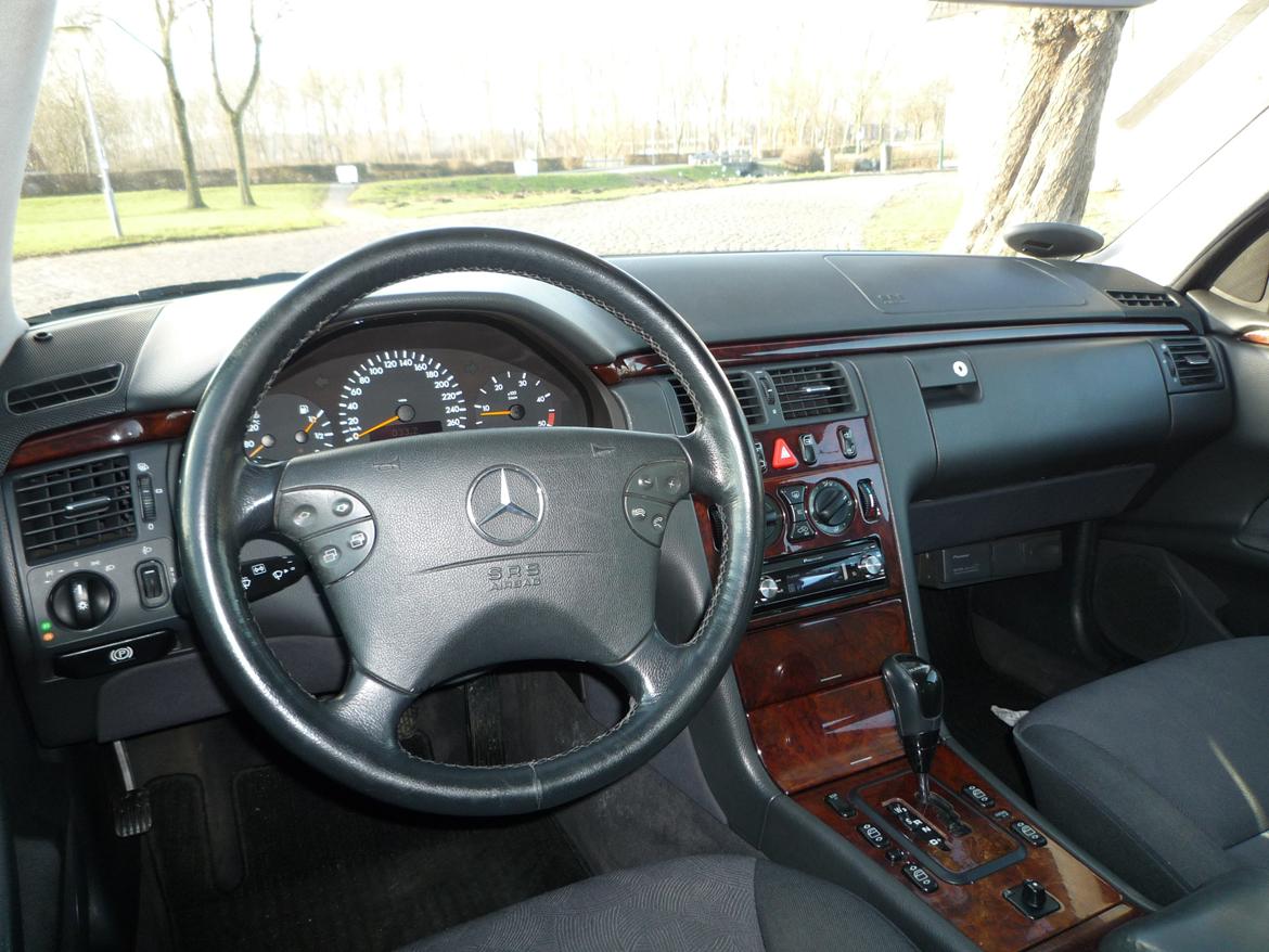 Mercedes Benz E 270 CDI Aut. Elegance stationcar. SOLGT. billede 13