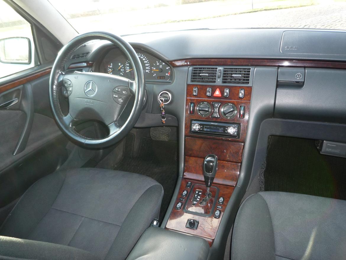 Mercedes Benz E 270 CDI Aut. Elegance stationcar. SOLGT. billede 14