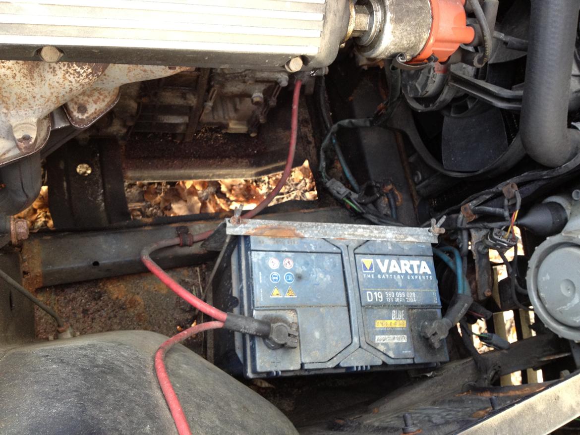 Saab 900i - Utroligt meget plads i motorrummet - det skulle forlænges i sin tid for at leve op til sikkerhedsregler i USA billede 12