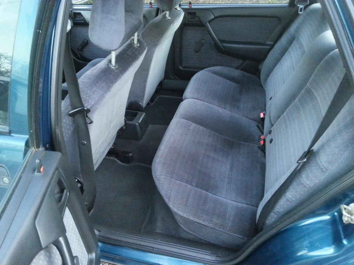 Opel Vectra A 1,8 4d sedan **SOLGT** billede 8