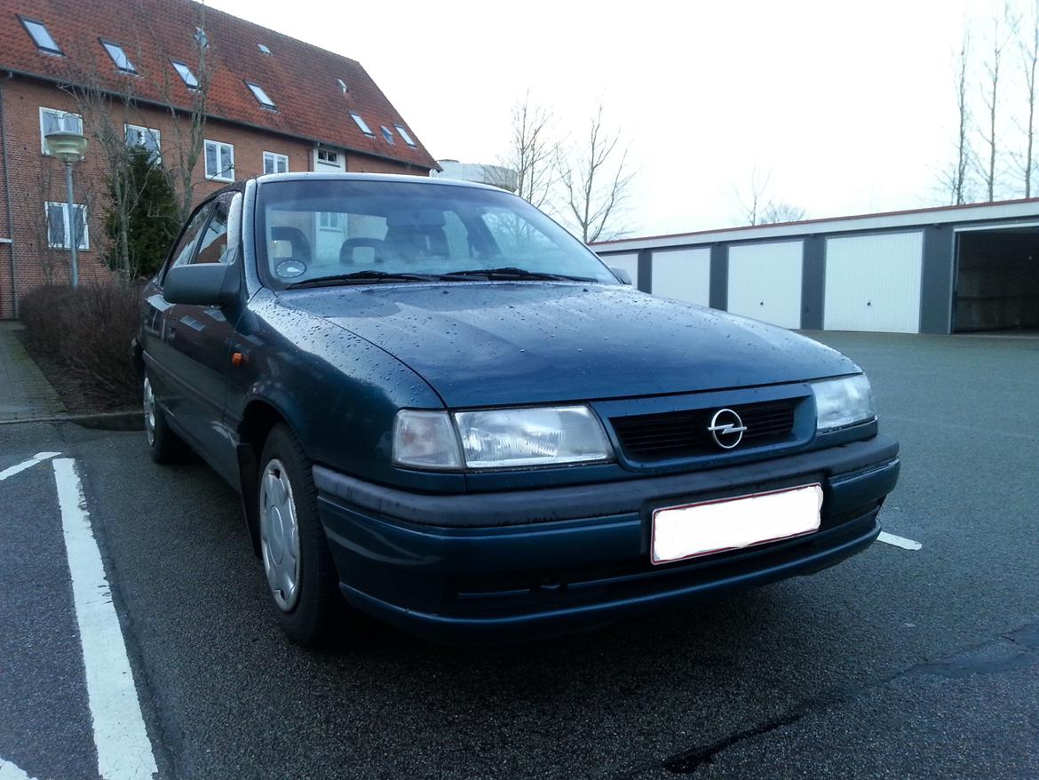Opel Vectra A 1,8 4d sedan **SOLGT** billede 3