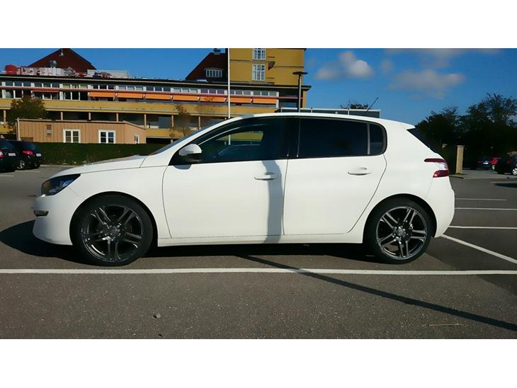 {{currentPhoto.altText}} billede {{currentPhoto.number}}