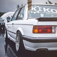 BMW E30 320i